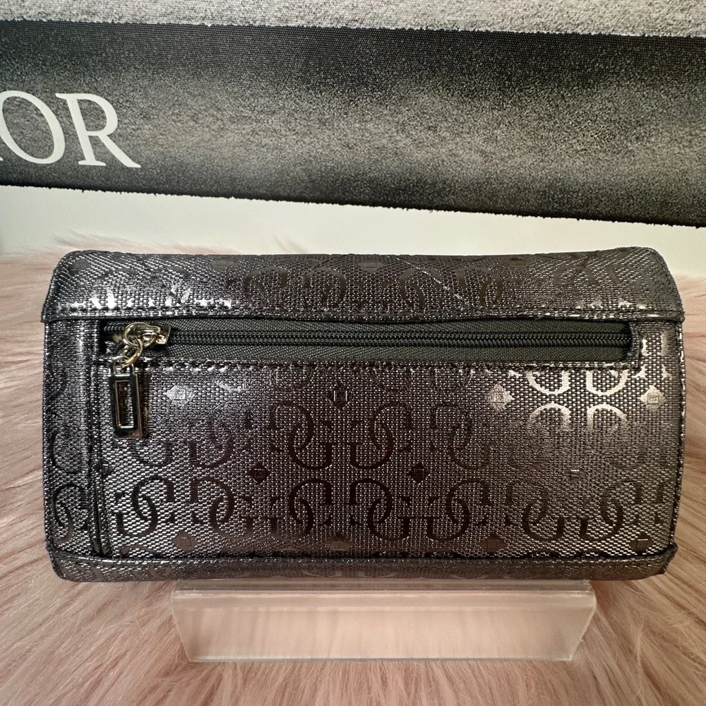 GUESS New in box Guess wallet (pewter/Rose Gold Color)